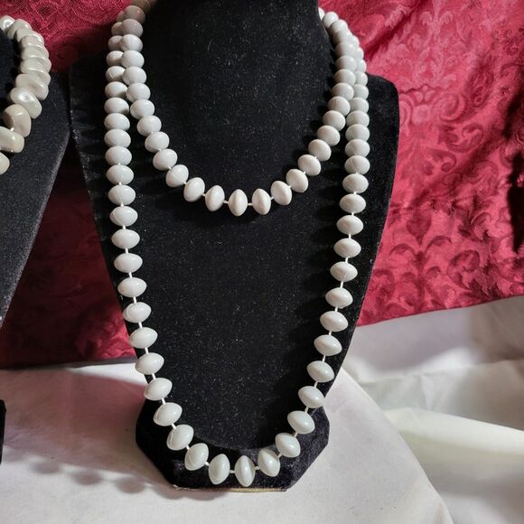 Costume Lot of 3 Strands Grey Bead Necklaces, Vintage Oval & Oblong Beads. - Picture 2 of 4